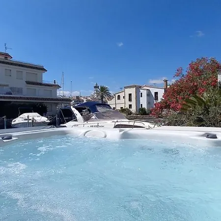 A 500 M, Maison De Gamme Avec Amarre Privee, Acces En 5 Min Sans Pont, Jacuzzi إمبوريابرافا