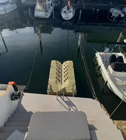 فيلة A 500 M, Maison De Gamme Avec Amarre Privee, Acces En 5 Min Sans Pont, Jacuzzi إمبوريابرافا