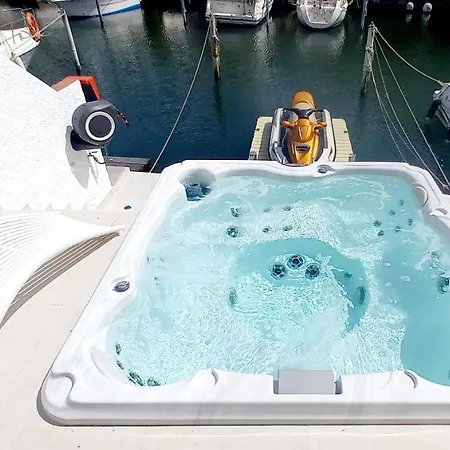 A 500 M, Maison De Gamme Avec Amarre Privee, Acces En 5 Min Sans Pont, Jacuzzi