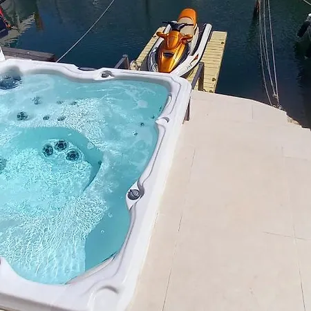 A 500 M, Maison De Gamme Avec Amarre Privee, Acces En 5 Min Sans Pont, Jacuzzi فيلة إمبوريابرافا